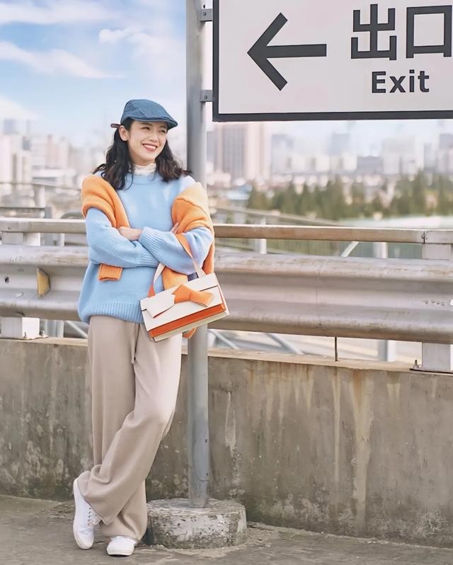 法正 讲真，“露脚踝”已经过时了，今年这几种穿法正流行，时髦又保暖