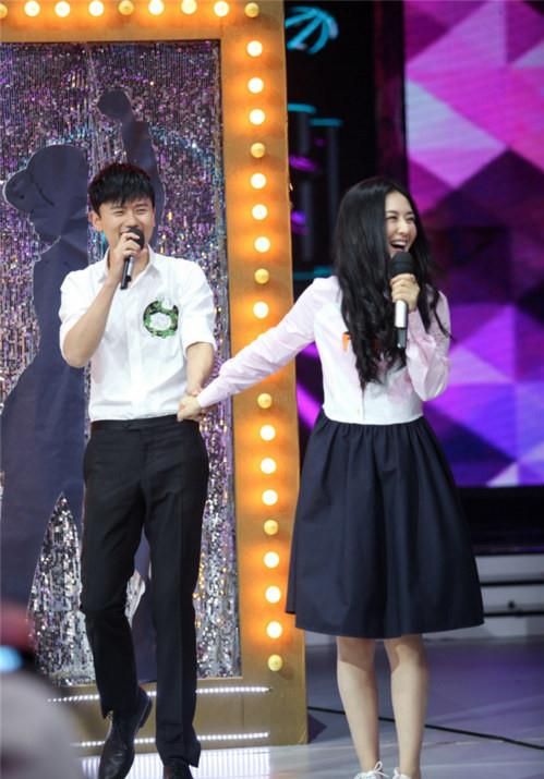 最惨选秀冠军,曾给思聪发红包的刘维,一直在转型,也一直在出道_谢娜