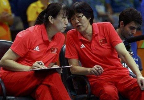 主教练|中国女排老队长出山，赖亚文加入教练组，助郎平剑指2024奥运会