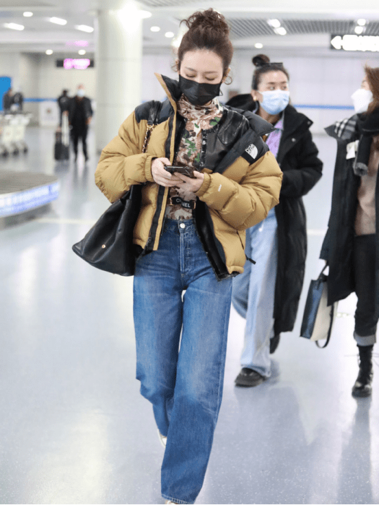 显得 冬季穿搭显瘦显高又保暖,非常的时髦