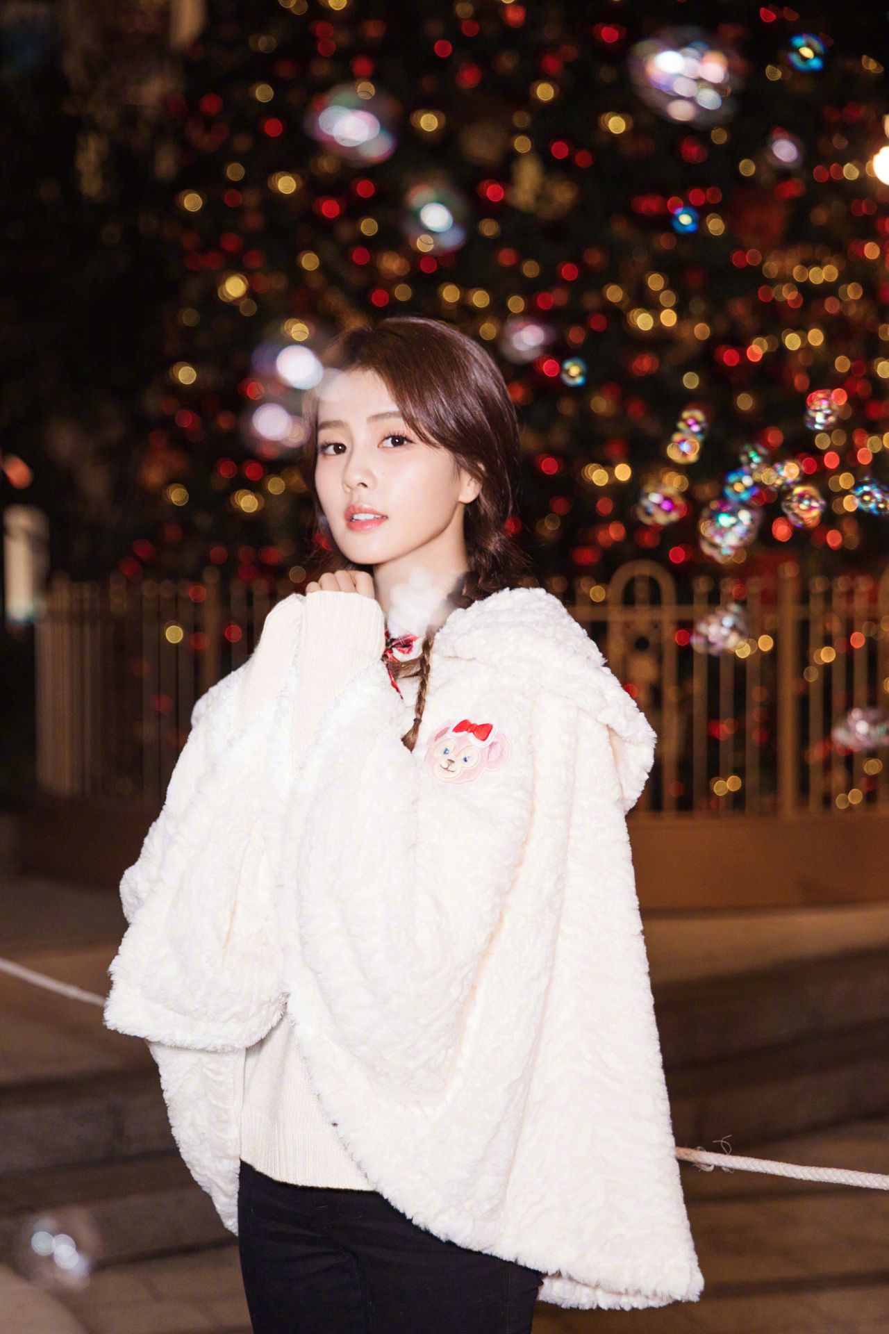 进行 冬季寒冷，解析了白鹿穿搭，表示好羡慕，有风度还有温度