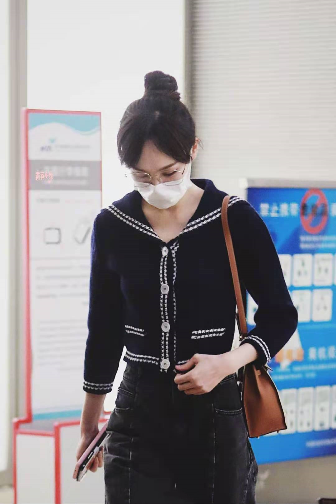 黑色 今冬别急着买阔腿裤，真正的裤王是直筒裤，保暖显腿细唐嫣都在穿