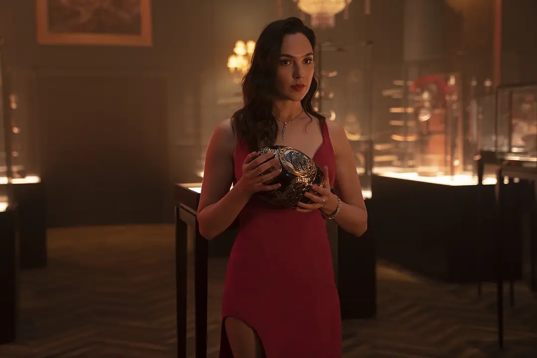 柠檬精|柠檬精影视：网飞年度最强阵容《红色通缉令》