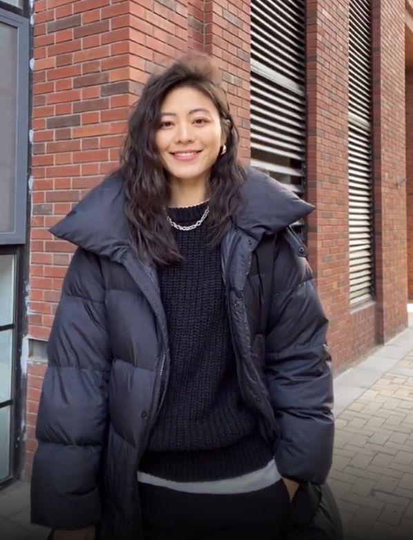 颜色 谁说黑色羽绒服老土？35岁博主连搭7套时髦显气质，每套都想照搬