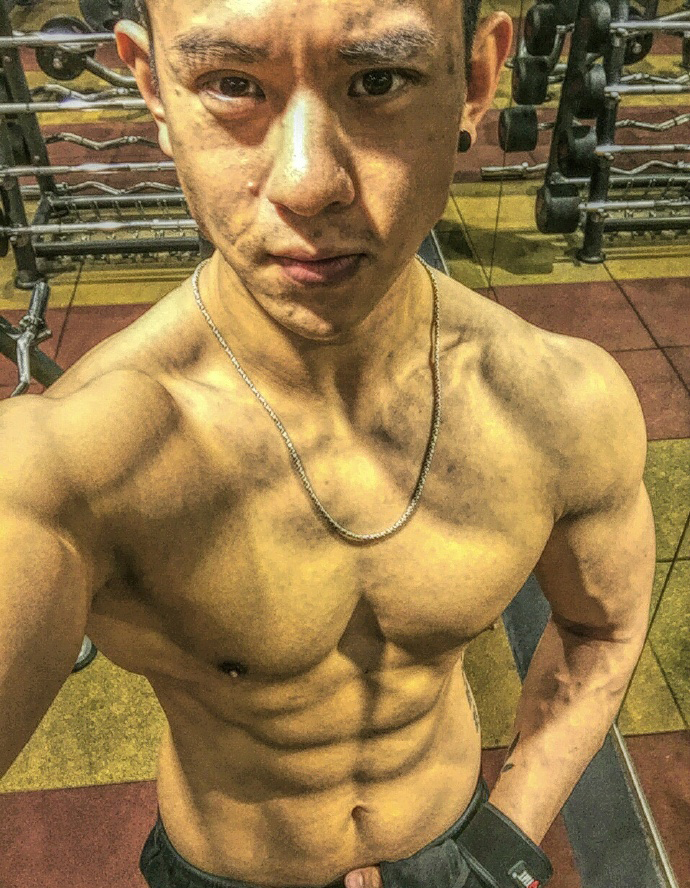 寸頭爺們愛健身，腹肌像搓衣板，胸肌霸氣麒麟臂健壯，痞帥迷人！ 健身減肥達人 第1张