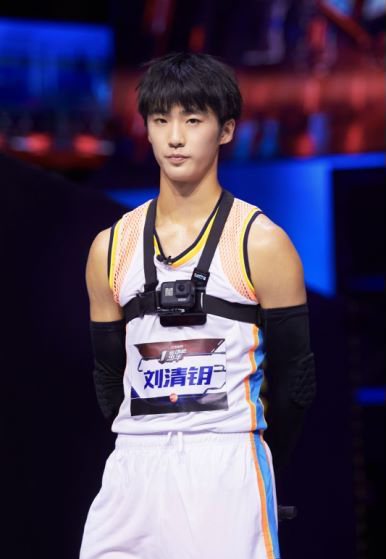 别看人瘦脱衣有肌肉20岁的长大腿还是国家排球一级运动员