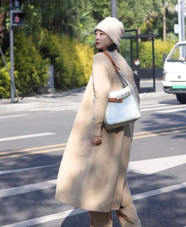 服装 冬天穿衣别太普通，可以借鉴这三套穿搭示范，满满的高级感