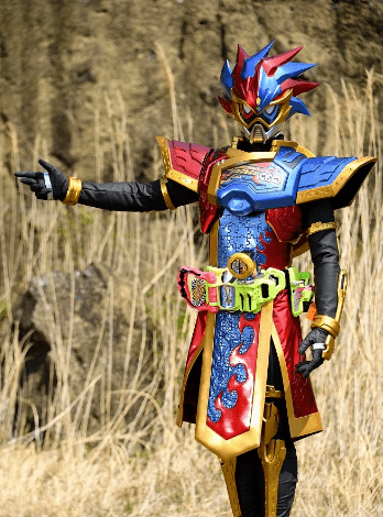 在剧中,永梦也是为了教训帕拉德一番,直接开了无敌形态将其单杀了