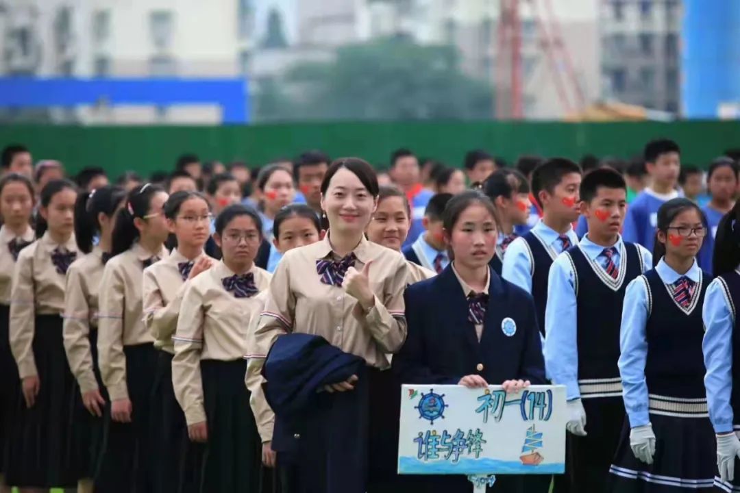 男生|男生写“藏头诗”表白女同学，班主任竟分两头支招！?