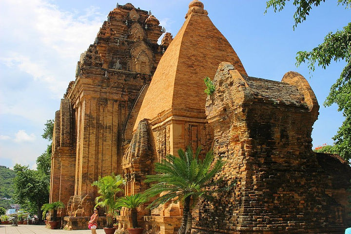 婆那加占婆塔：已有1000年历史，有越南版妈祖庙之称