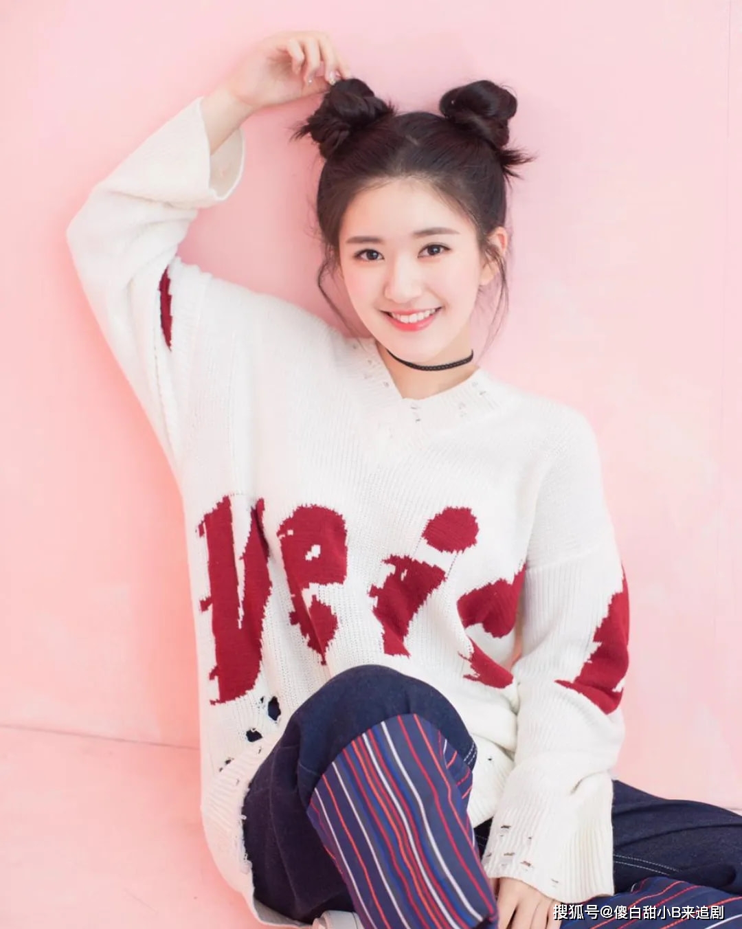 鹅蛋脸赵露思堪称成都第一美女？鹅蛋脸、长筒靴照更显性感、脱俗！