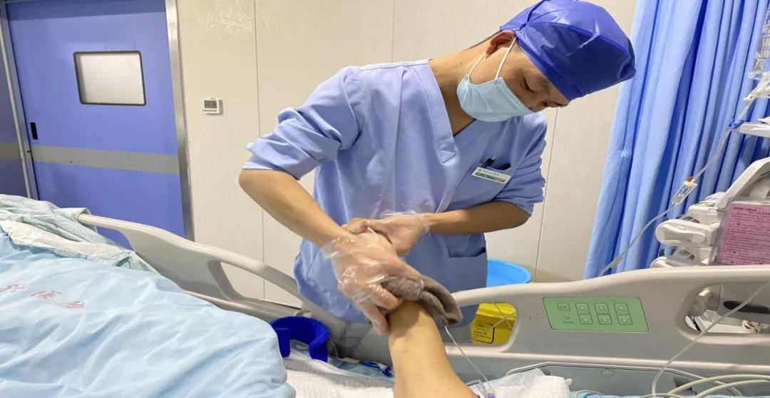 重症|请患者家属们放心，我们神经外科重症监护室充满温暖！