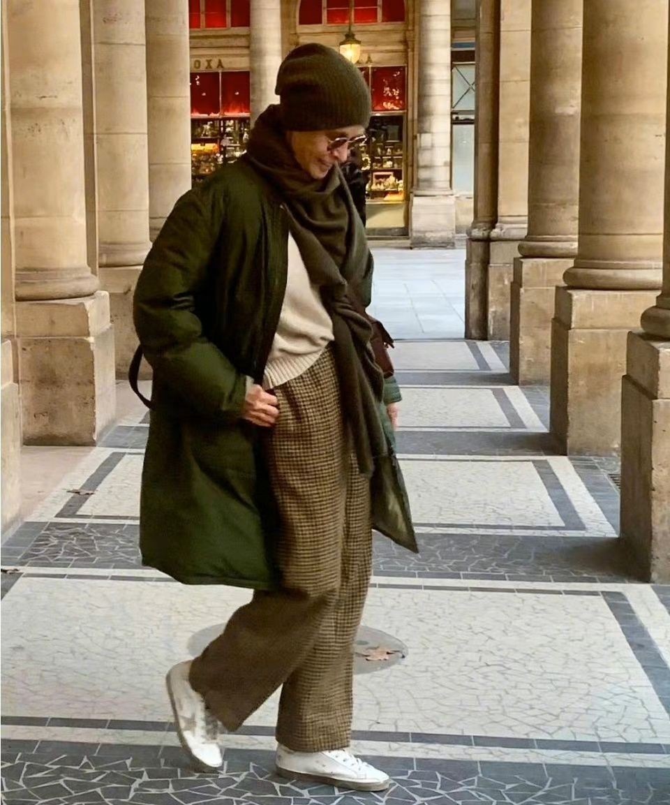 配饰 冬季精致女人，离不开这种配饰，这样搭配每一种造型都经典