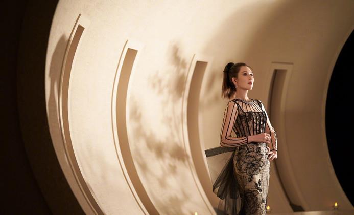 身材 时隔10年甄嬛后宫同框,蔡少芬穿礼服抹平9年年龄差,孙俪变保守