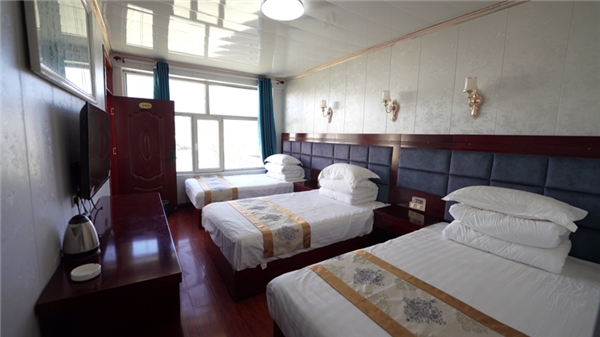 乌兰县:茶卡镇巴音河村大变样