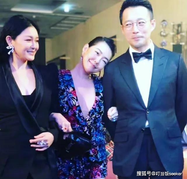 朱时茂现身汪小菲婚礼遇记者速逃离