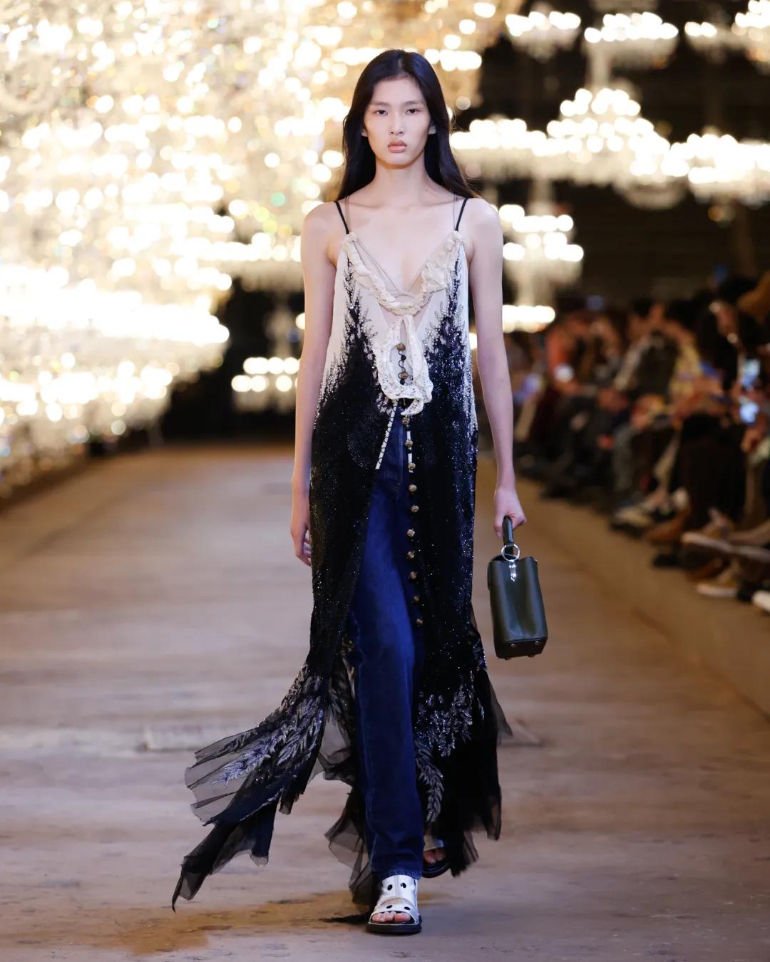 Vuitton 路易威登运1200盏华灯来上海办舞会,章子怡刘嘉玲舒淇全来了!