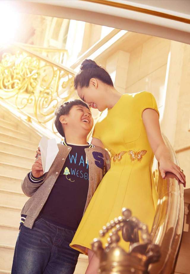 一身 “晴格格”王艳不像是74年的人，一身贵妇打扮走故宫，气质惊艳