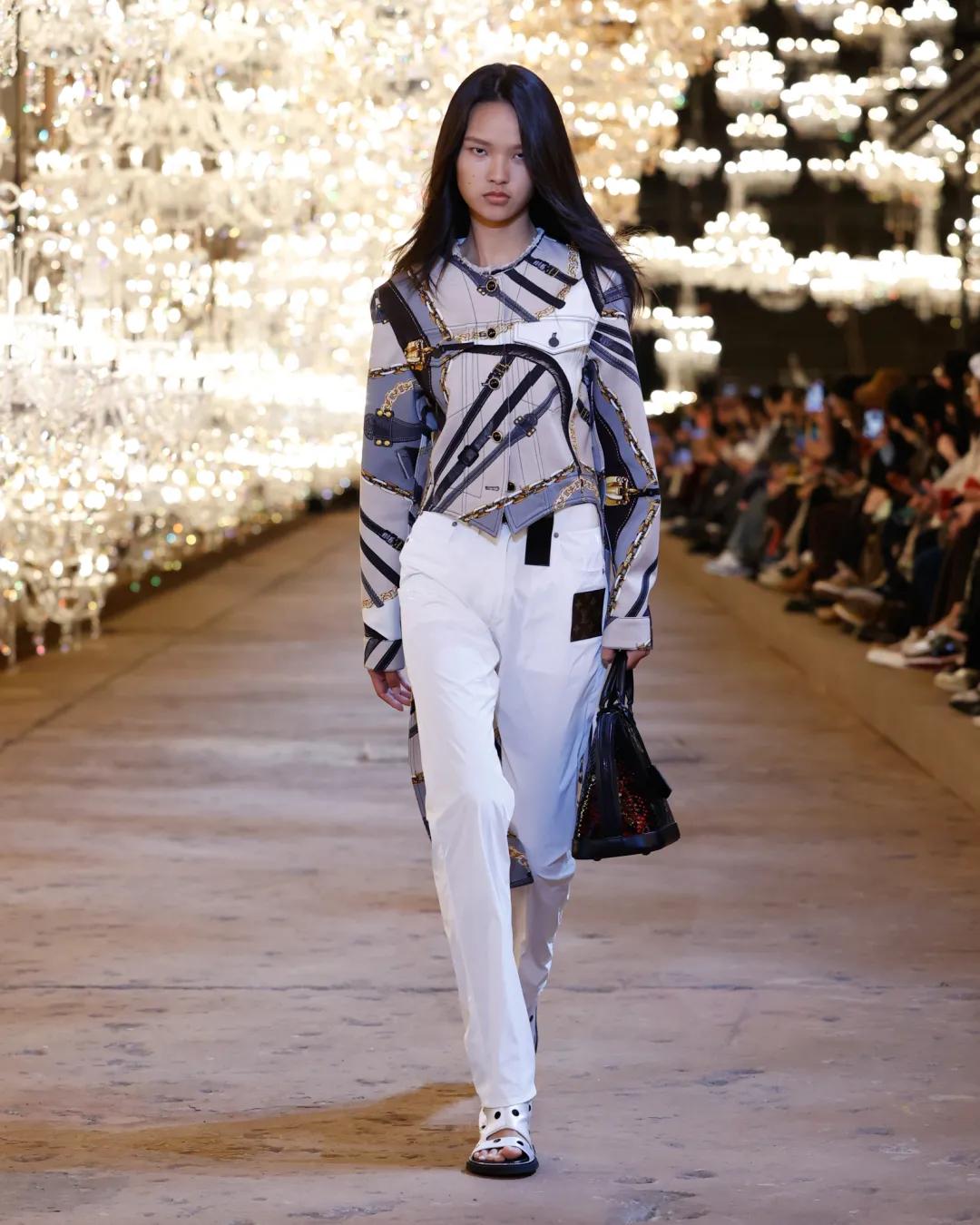 Vuitton 路易威登运1200盏华灯来上海办舞会,章子怡刘嘉玲舒淇全来了!