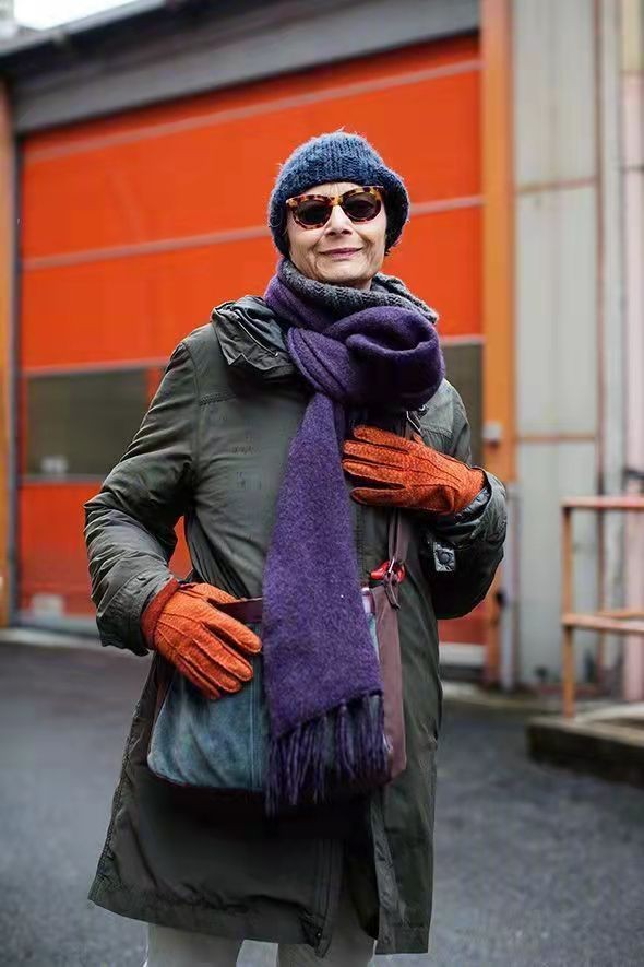 配饰 冬季精致女人，离不开这种配饰，这样搭配每一种造型都经典