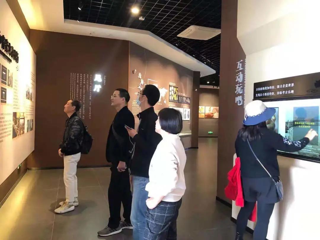 区教师进修学校工会组织开展工会会员秋游活动