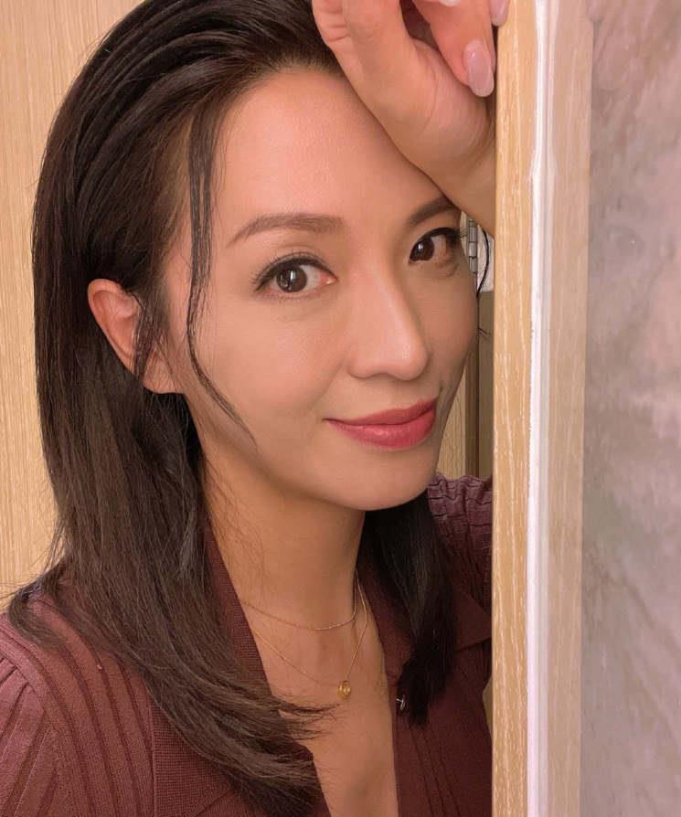 原创恭喜tvb实力花旦陈炜48岁生日被求婚男方圈外人小其5岁