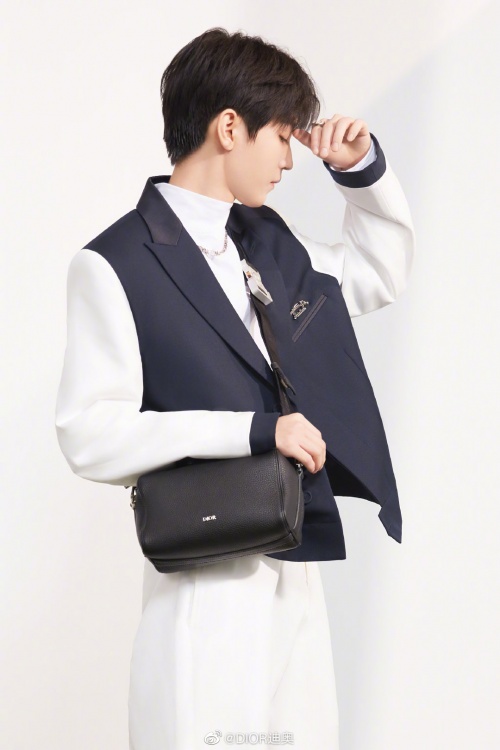 标志性 迪奥男风衣新款，简约大气更百搭,彰显男人独特的绅士风度