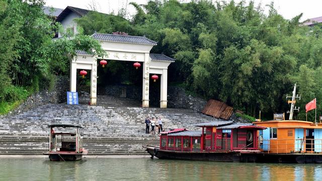 广西柳州“最孤独”的古镇，建在江心之上，出行车路不通全靠船