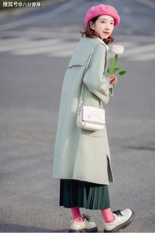 短袜 今年流行这几款半身裙,优雅温柔又百搭,照着穿准没错