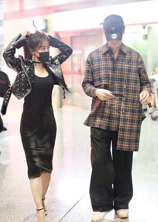 御姐 “皮衣+缎面裙”才是御姐必备造型，跟着陈紫函这样穿，酷飒有范