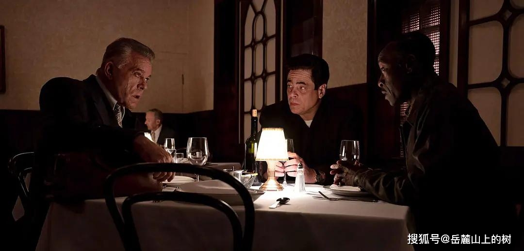 索德伯格|《切勿擅动》：50年代底特律的复古荒诞剧