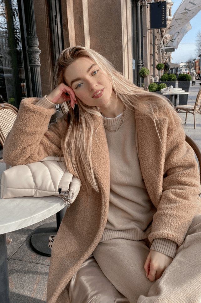 毛衣 比驼色更好穿,今年冬天“奶茶色”火了!