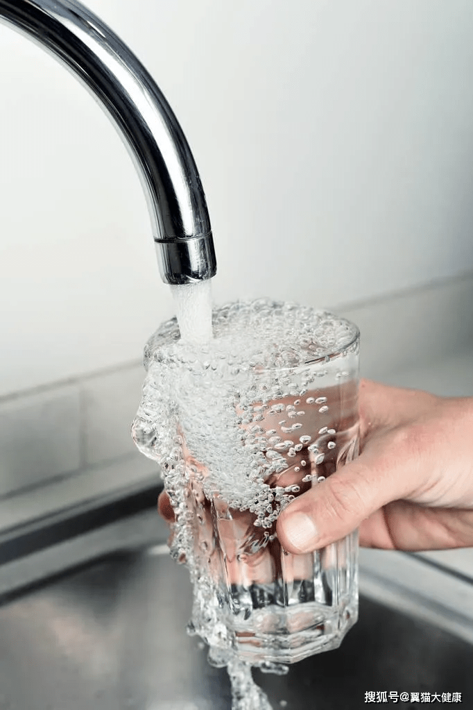 翼猫科技自来水看着很干净可别直接喝清华教授告诉你为什么