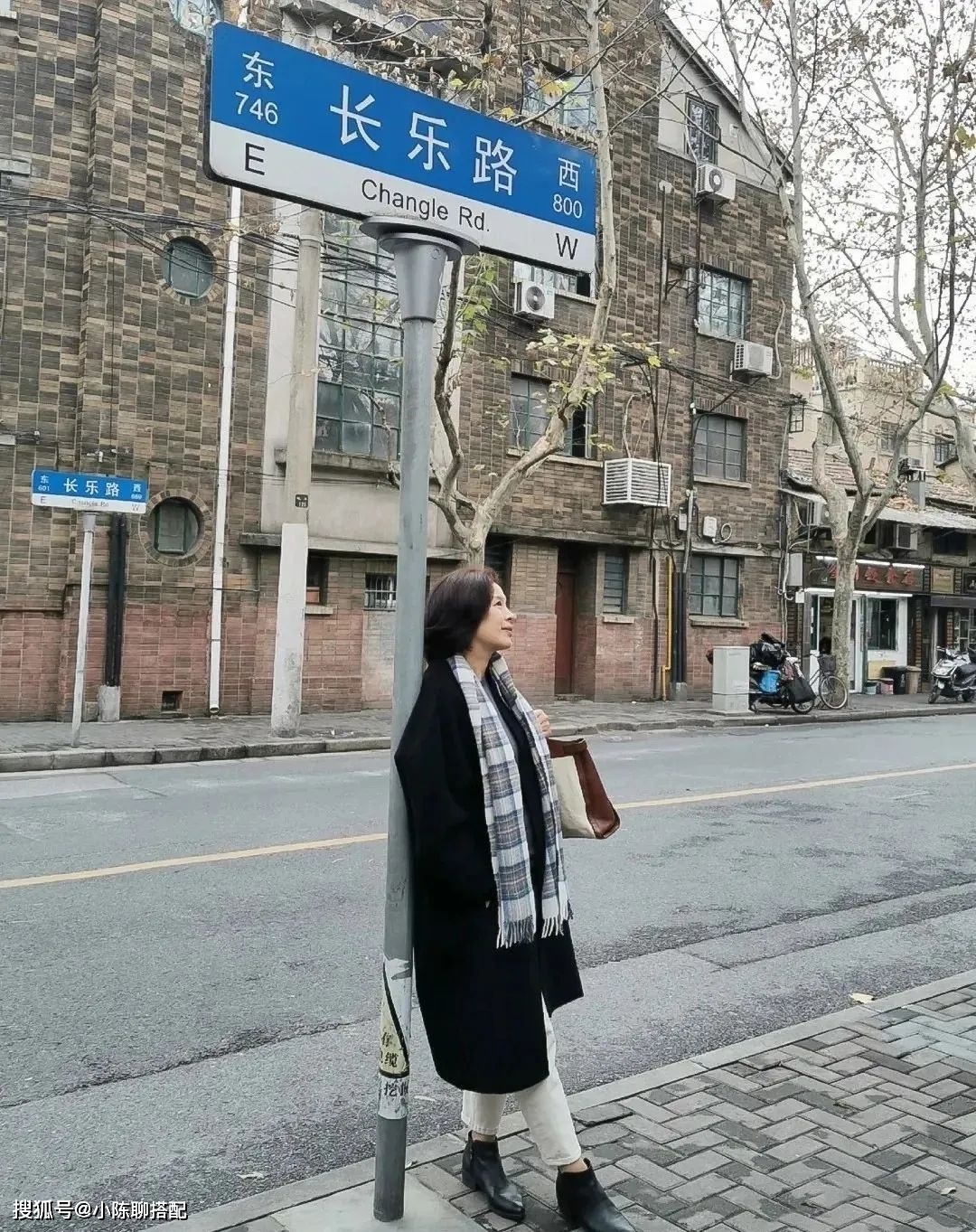 多花钱 50+女性冬季穿搭记住这2点,无需多花钱,就能体面又精致
