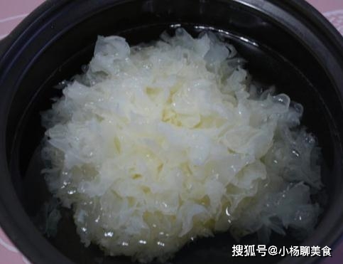 银耳冷水泡还是热水泡好 f84d26ca7a5c4e359532140ae8b5702d.jpeg
