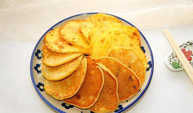 做法|鸡蛋面粉加香蕉，孩子最爱的早餐饼，松软香甜，能量满满