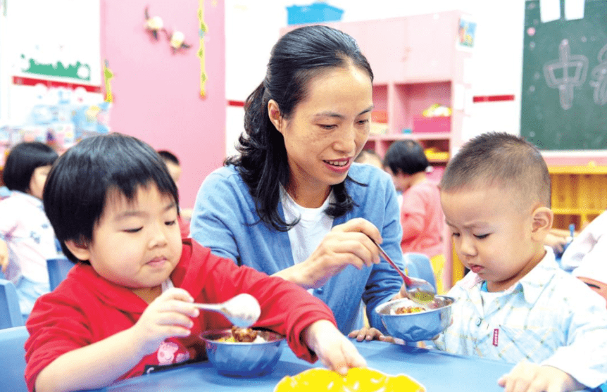 食堂|每年10万费用的幼儿园，被员工实名举报，相关部门已介入调查