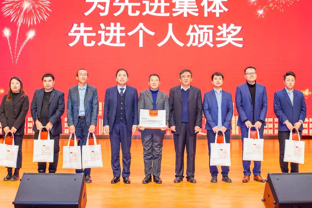 辽宁传媒学院隆重举行北校区一期建设及启用30周年校庆工作总结表彰