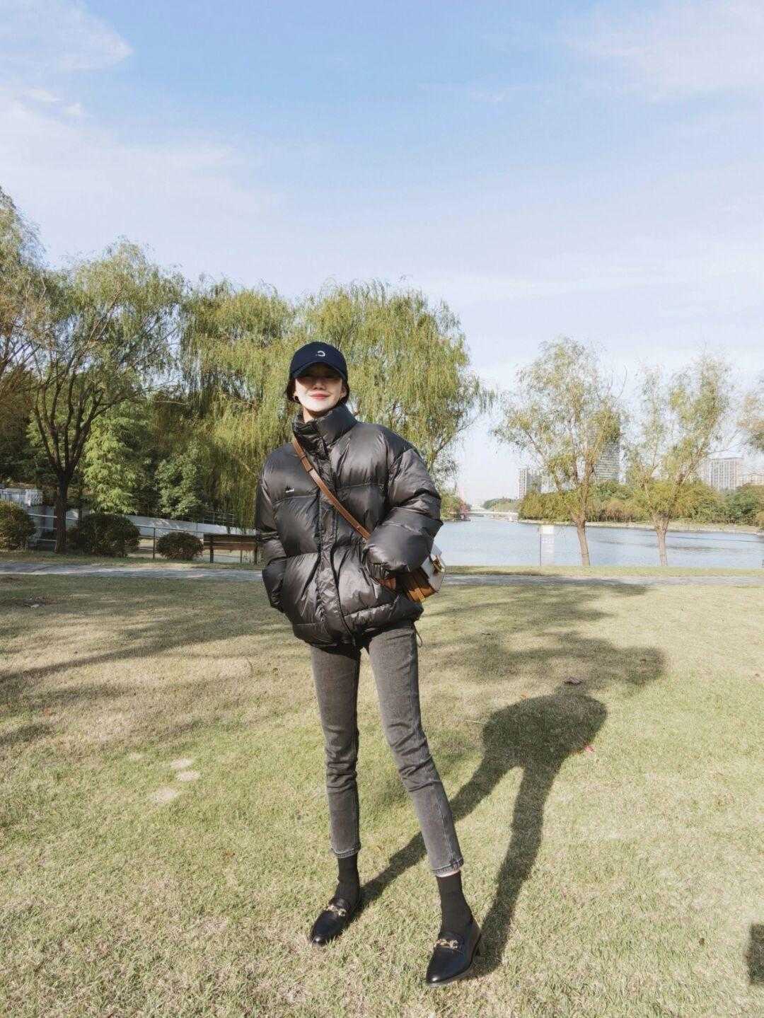 整体 冬天多穿紧身牛仔裤！借鉴这几个穿搭方式，保暖舒适还显腿长