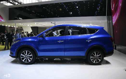 配置丰富的SUV a9bf5aab431a45d4a4f358c5cb79a840.jpeg