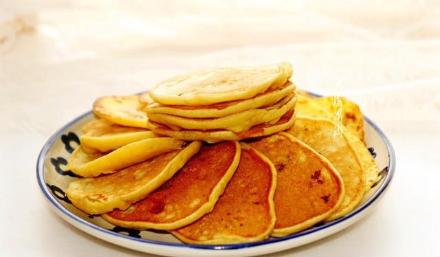 做法|鸡蛋面粉加香蕉，孩子最爱的早餐饼，松软香甜，能量满满