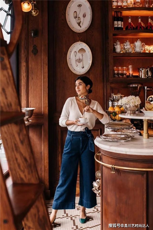 毛衣 毛衣已经过时了!瞧今年流行的这款“奶奶衫”,搭裙子裤子都很美