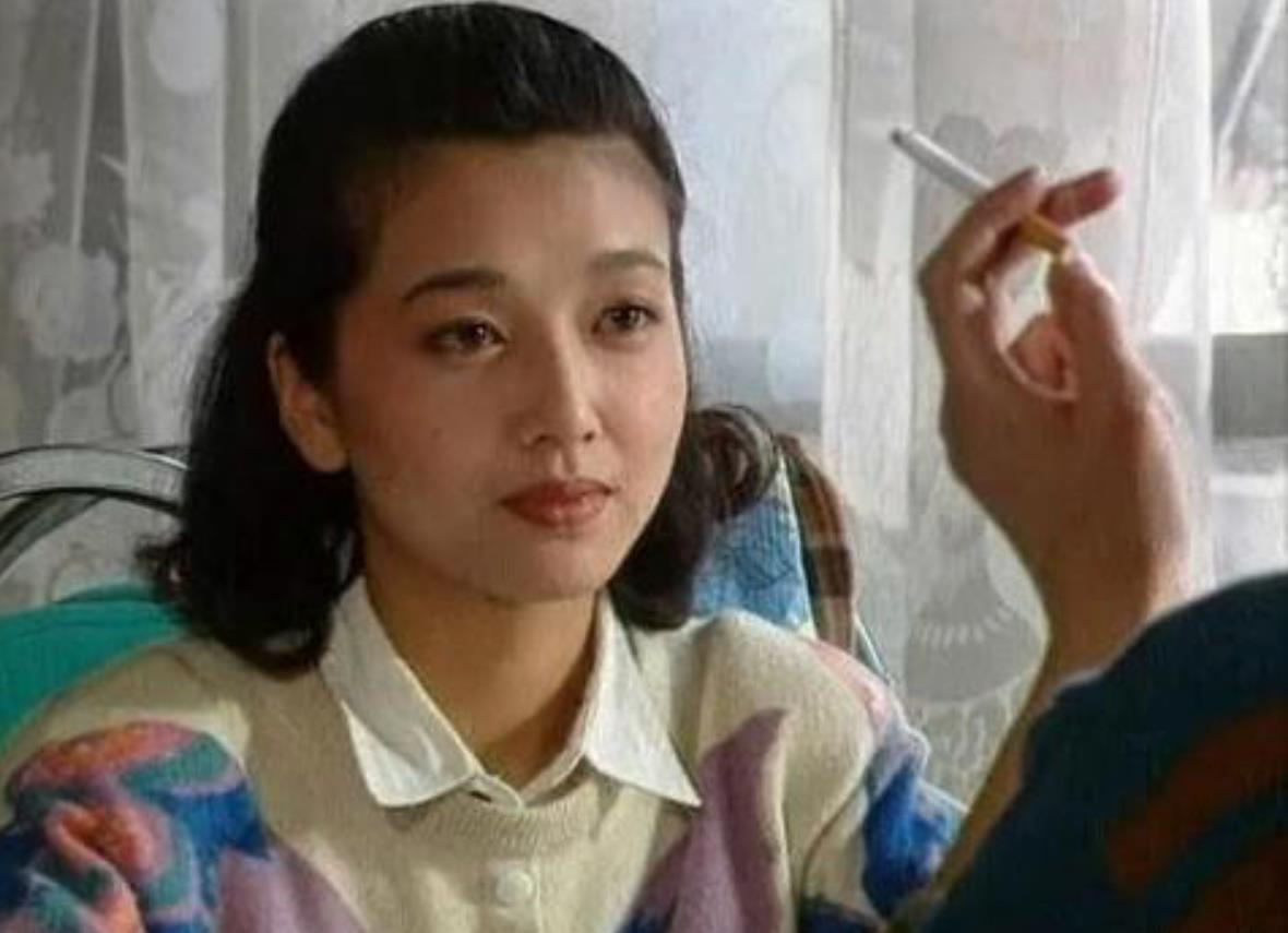 鹅蛋脸俞飞鸿皮肤紧致，郝蕾、袁立面部浮肿，下颚线对颜值的影响有多大