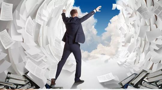 人群|辛苦打工一个月，挣的钱都不够上班？！