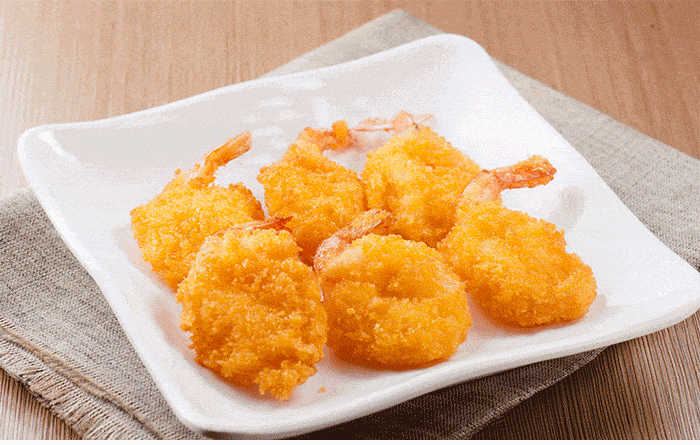 16做法1,将虾清洗干净之后去掉虾头,剥掉虾皮留下虾尾.