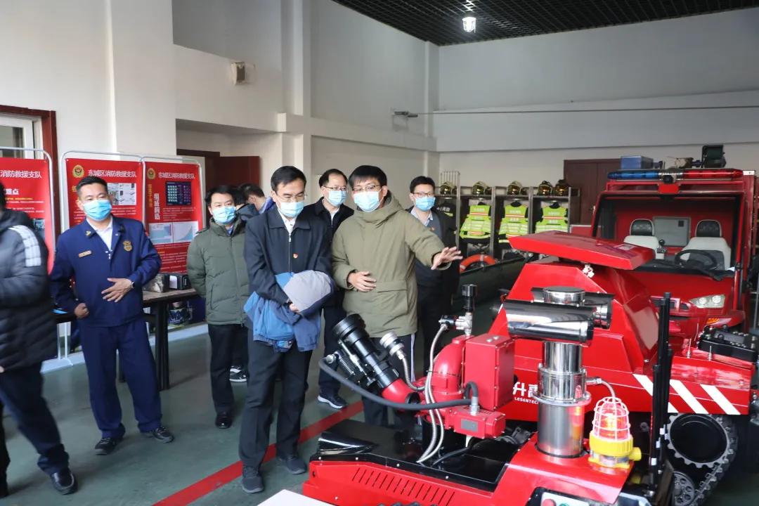 李万春总工程师赞扬了救援站把新技术,新工艺,新材料,新产品运用到