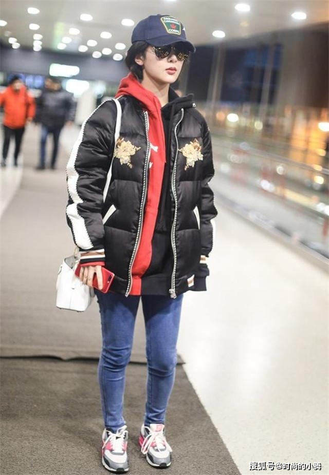 下半身 穿羽绒服时尽量别配打底裤!今年杨紫杨颖都在这样穿,这也太潮了