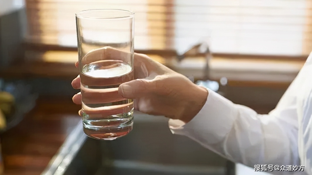 早晨给孩子喝水的第一杯水究竟要注意哪些?