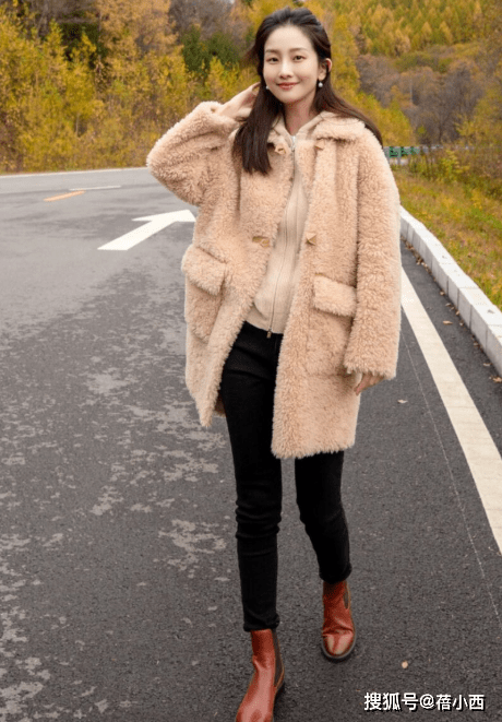 身材 谁说“小黑裤”烂大街？学会这4个穿搭思路，立马变身时髦精