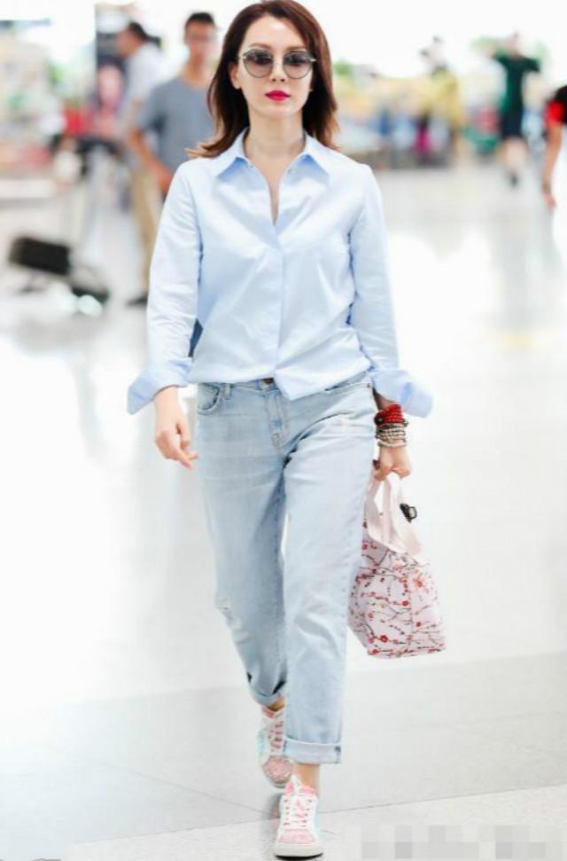 黑色 奔四的女人尽量不要打底裤配裙子!学陈数这样穿,美得优雅又气质